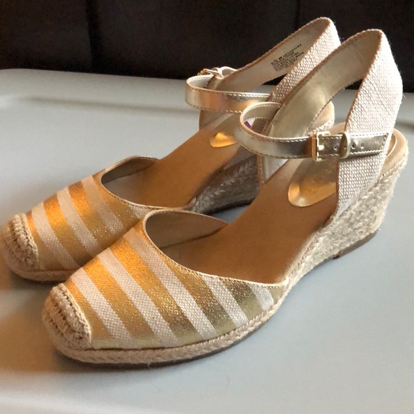 Anne Klein Shoes - ⭐️HOST PICK⭐️ NEW Anne Klein 8.5 shoes wedges gold Anne Klein Shoes - ⭐️HOST PICK⭐️ NEW Anne Klein 8.5 shoes wedges gold